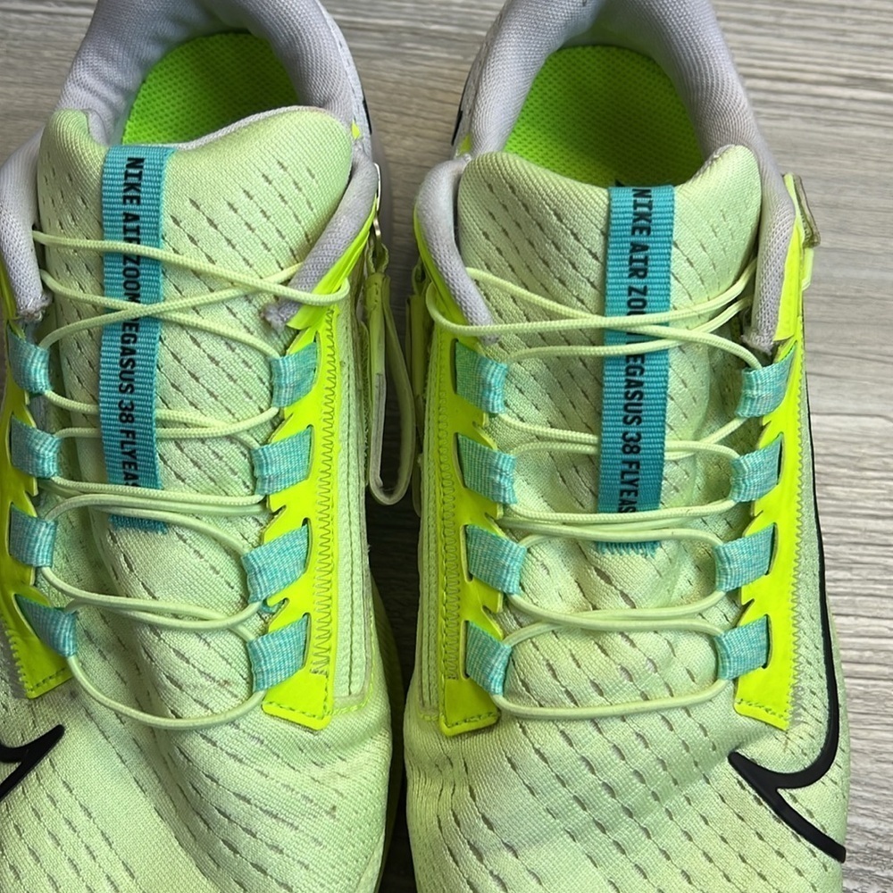 Nike Air Zoom Pegasus Flyease woman’s athletic shoes volt, black, green size 8.5 - Picture 10 of 12